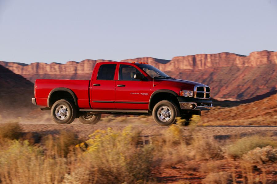  Dodge Ram Power Wagon Quad Cab 2005 года  (фото 9 из 61)